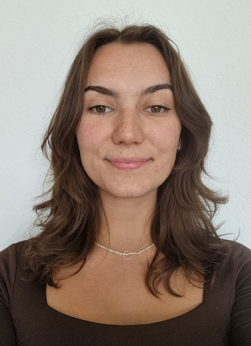 Portrait von Lena Büge.