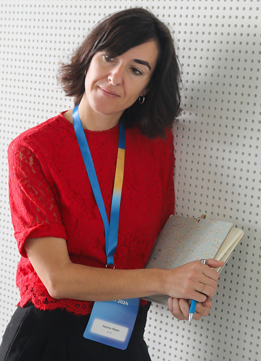 Portrait von Nadine Rädel.